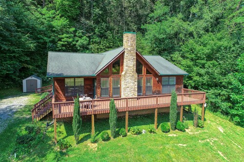 Moosetrax Cabin in Cosby Tennessee