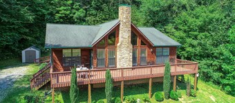 Moosetrax Cabin in Cosby Tennessee