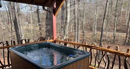Enchanted Cottage near Cosby, Gatlinburg, and Newport.