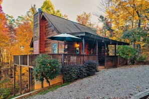 Exterior - Secluded Romance, Hot Tub, Fireplace, Jacuzzi, Honeymoons (Sevierville)