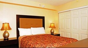 2 bilik tidur, langsir/tirai gelap terus, seterika/papan seterika