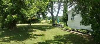 Comfortable vineyard view farmhouse
