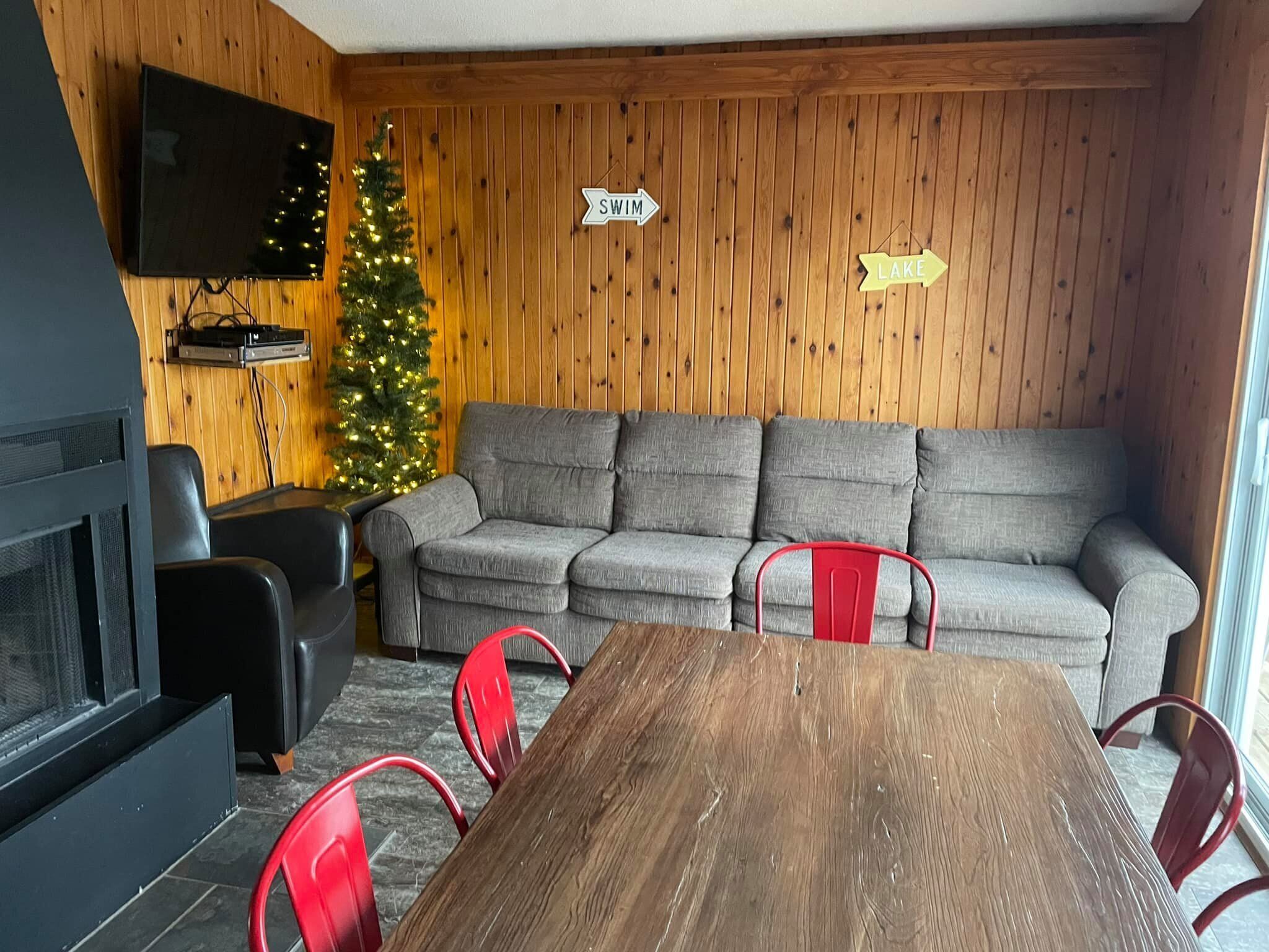 Cabin tiện nghi đơn giản | Khu phòng khách