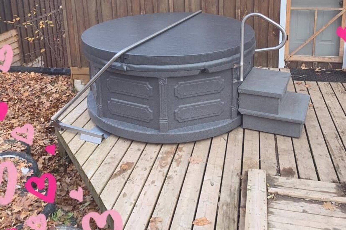 Comfort Cabin, Hot Tub, Lakeside | Free WiFi