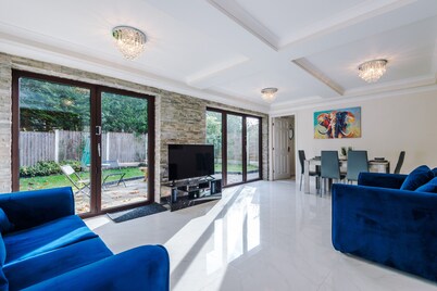 Detached 5 bed property