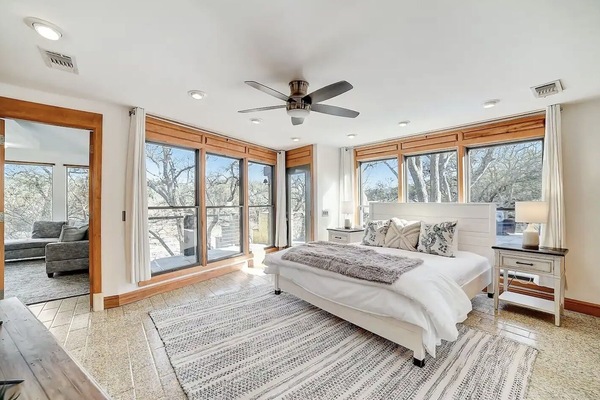 4 chambres, bureau, fer et planche Ă repasser, lit parapluie