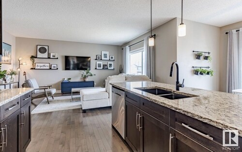 Best home with lakeview access peace and quite place for family