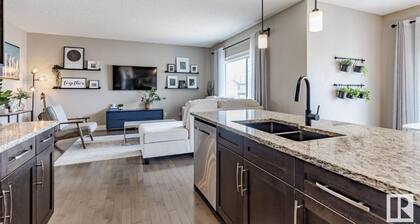 Best home with lakeview access peace and quite place for family