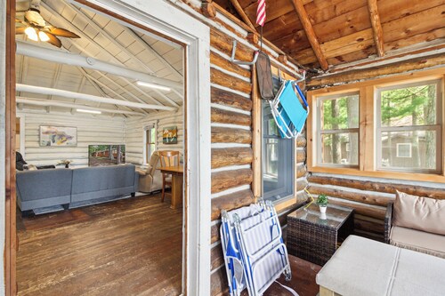 Cozy Lakefront Cabin in Lewiston – Perfect for Fall & Winter Getaways