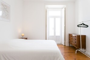 7 quartos, ferros/tábuas de passar roupa, Wi-Fi, roupa de cama