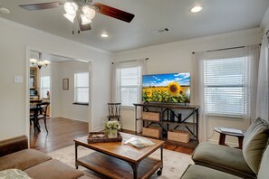 Smart TV, offices - Stunning Home Steps to TCU - Close to Everything! (Fort Worth)