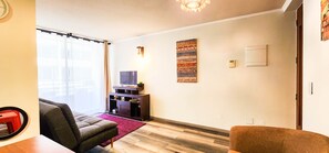 Smart TV, music library, stereo - Full Apartment 2 Bedrooms With Free Parking in Downtown Santiago de Chile (Santiago)