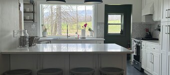 Meadowland Farmhouse with Beautiful Sunsets 
5 minutes from town