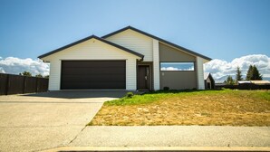 Unclassified image, 5 of 18, button - Birch Hill Escape - Free Wi-Fi (Twizel)
