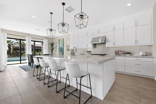 Micro-ondes, four, plaque de cuisson, lave-vaisselle