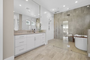 Shower, hair dryer, towels, soap - Desert Vacation Rental in LA QUINTA, CA nestled beneath the Coral Mountains (La Quinta)