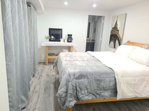 Sky Guest House - Cozy and Relaxing stay with 5 mins away mountain scenic views.