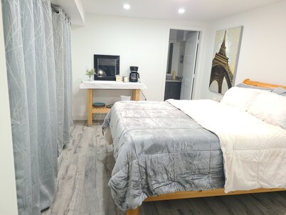 Sky Guest House - Cozy and Relaxing stay with 5 mins away mountain scenic views.