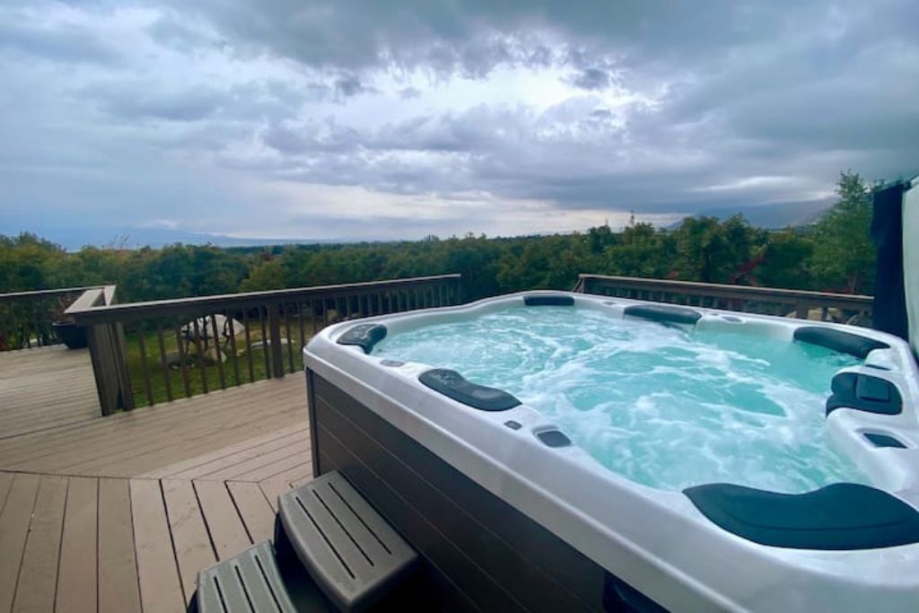 Modern home near world-class skiing
