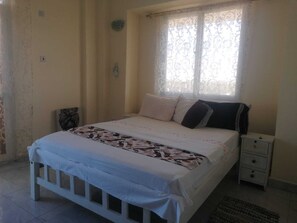 3 bedrooms, iron/ironing board, WiFi, bed sheets - Beautiful sea view apartment  (Mtwapa)