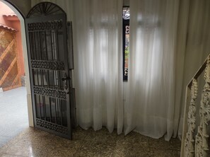 Interior - Próximo as Praias Do Recreio e Barra-casa Familiar de Temporada Tranquila no Rio (Realengo Rio de Janeiro)