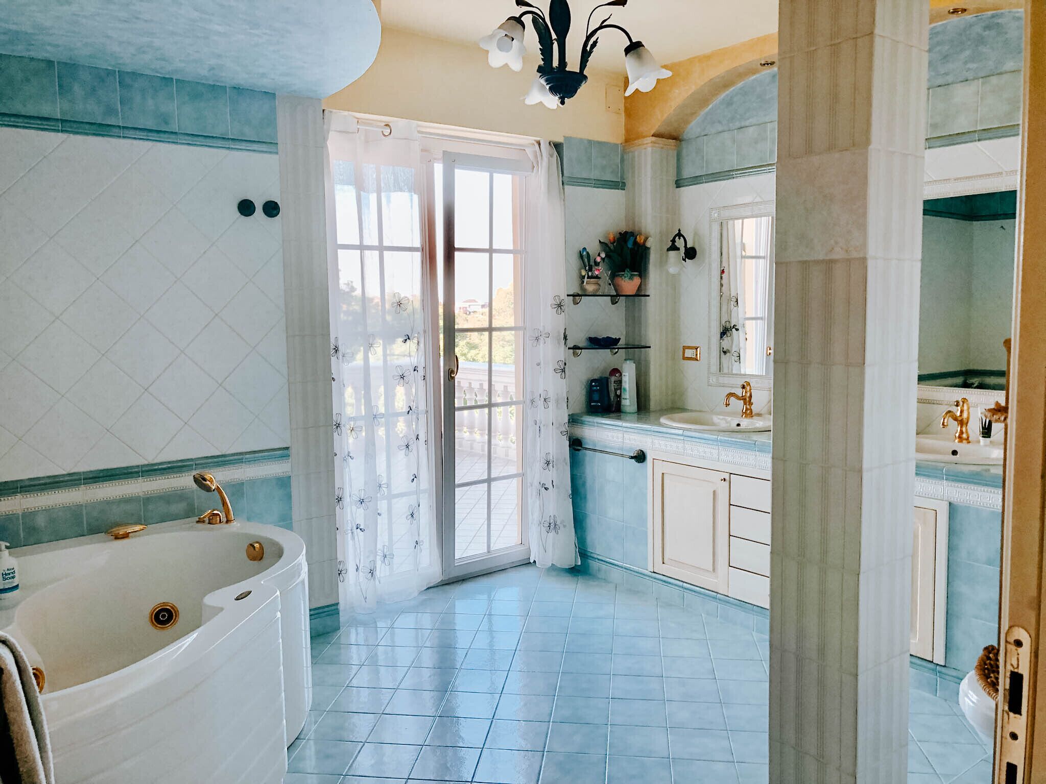 Habitación Deluxe | Baño | Secador de pelo, albornoces, bidé y toallas