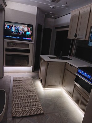 Fridge, microwave, oven, stovetop - Not so Tiny Camper
For The Working Class
MTR 28+Nights
Per Diem Saver (Slidell)