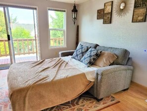 3 bedrooms, in-room safe, desk, travel cot - Golden Gardens a Travelers Cozy Getaway Near it All (Seattle)