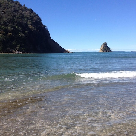 Beach. Waiwera Beach - Getaway