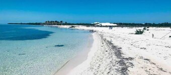 Royal Palm @ Palm Life Belize: Upscale condo overlooking the Caribbean Sea!
