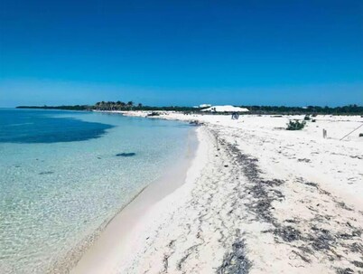 Royal Palm @ Palm Life Belize: Upscale condo overlooking the Caribbean Sea!
