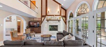 Charming 7bedroom retreat in a serene neighborhood