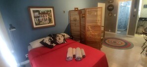 1 habitación, tabla de planchar con plancha, wifi y ropa de cama 