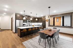 Dining - Big Sky Resort Luxury 3 Bedroom Condo w/Hot Tub & Summer Pool (Big Sky)