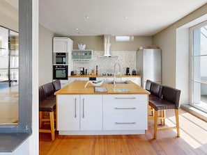 Fridge, microwave, oven, dishwasher - Donvillaise 15 pers : jacuzzi, 8 min walk to the beach (Donville-les-Bains)