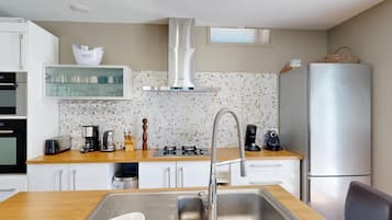 Refrigerador, microondas, horno y lavavajillas