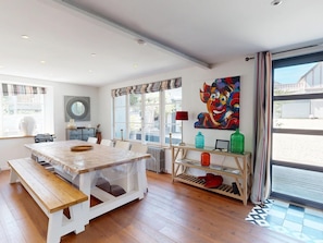 Dining - Donvillaise 15 pers : jacuzzi, 8 min walk to the beach (Donville-les-Bains)