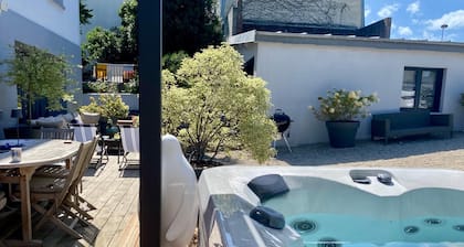 Donvillaise 15 pers : jacuzzi, 8 min walk to the beach