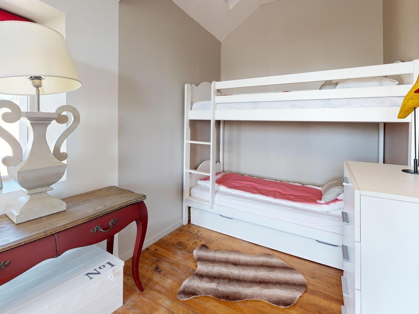 6 chambres, fer et planche à repasser, accès Internet