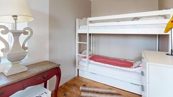 6 chambres, fer et planche à repasser, accès Internet