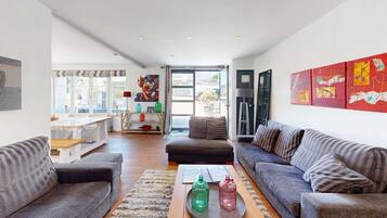 Télévision, chaßne hi-fi, espaces bureaux