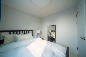 1 habitación, tabla de planchar con plancha, wifi gratis y ropa de cama