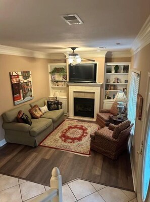 Smart TV, fireplace