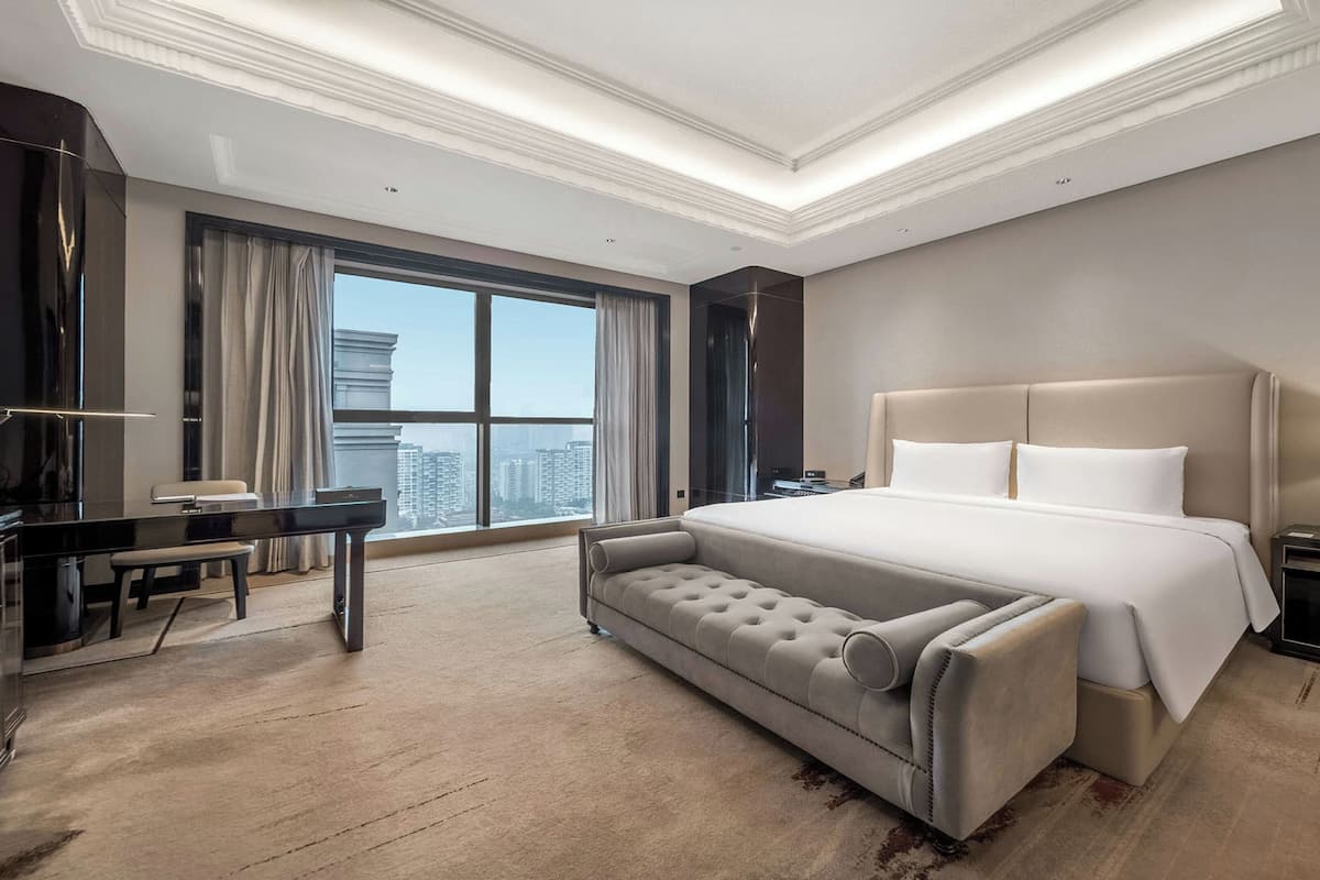 1 bedroom, premium bedding, down comforters, pillowtop beds