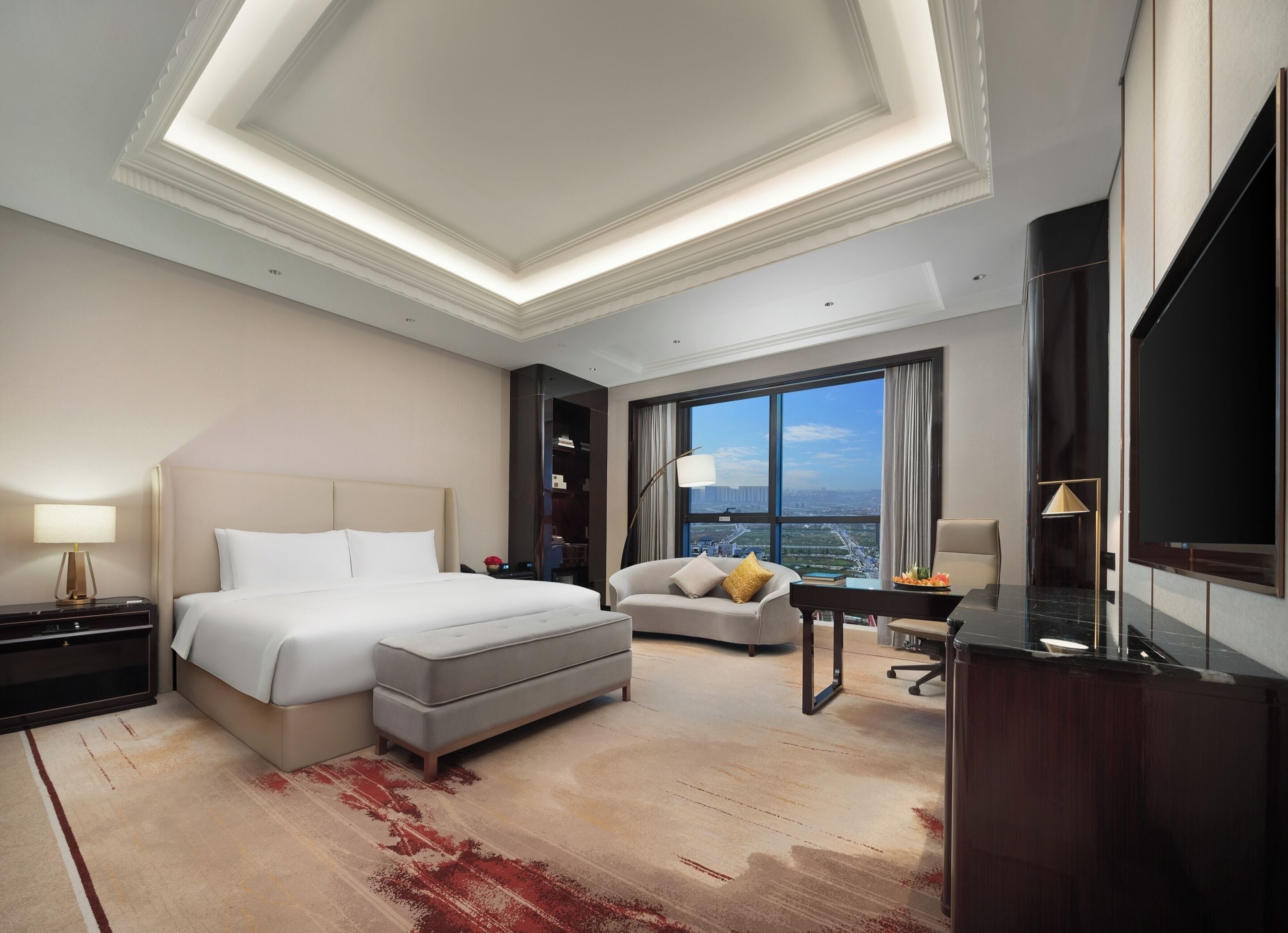 Crown Deluxe Executive King Room | Premium bedding, down comforters, pillowtop beds, in-room safe