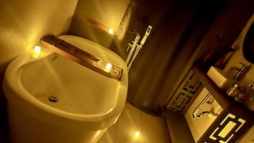 Dusche, Haartrockner, HandtĂŒcher, Seife