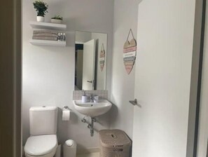 Bathroom - Ballito Groves 1027 (KwaZulu-Natal)