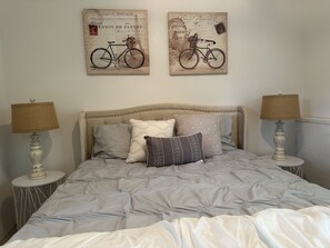 2 bedrooms, iron/ironing board, free WiFi, bed sheets