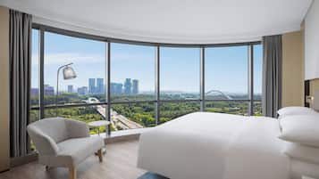 Executive-Suite, 1 King-Bett, Nichtraucher, Stadtblick | 1 Schlafzimmer, hochwertige Bettwaren, Daunenbettdecken, Zimmersafe