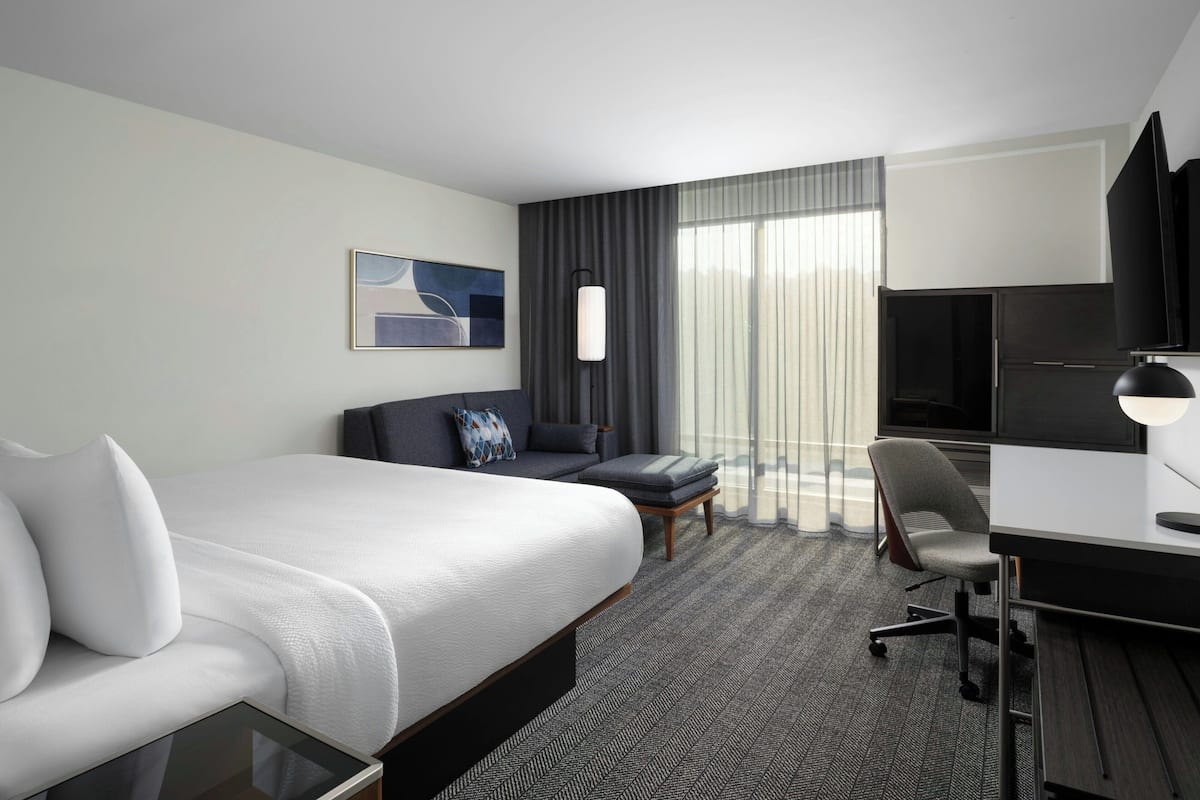 Premium bedding, individually decorated, individually furnished, desk